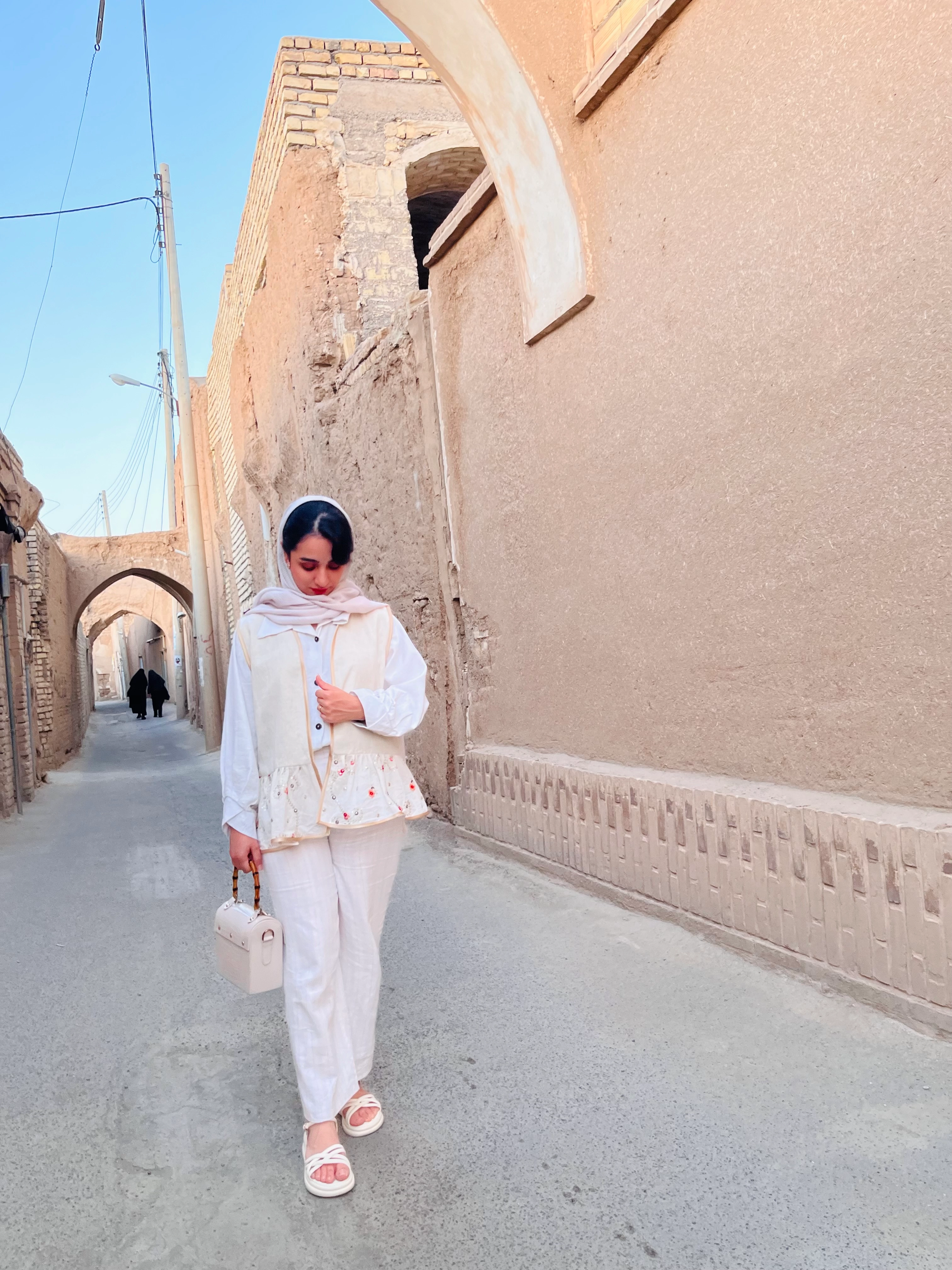 قیمت وست سوزندوزی زنانه گلدار