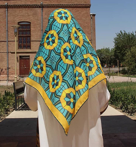 خرید روسری زرد و سبز تابستانه با رنگ های شاد و زیبا