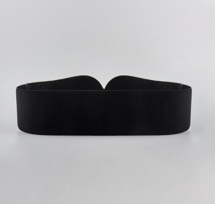 پشت کمربند حالت کشی دارد و خاص است