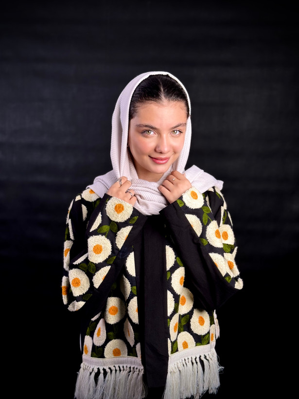 ژست در سایت ملیکا شاپ و ملیکا استور انلاین